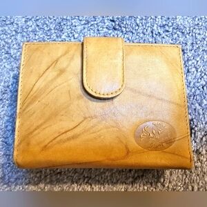Leather Buxton Heiress Double Cardex Tan  Ladies Wallet EUC